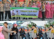 Kapolres Pelabuhan Belawan AKBP Janton Silaban SH. SIK. MKP. Berbagi Takjil Gratis Pada Warga