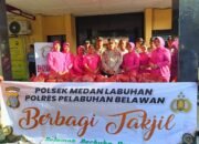 Polres Pelabuhan Belawan Bagikan Takjil Gratis di Medan Labuhan