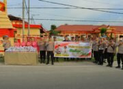 Kapolres Pelabuhan Belawan Bagikan Takjil Gratis kepada Warga yang Berpuasa