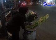 Gurihnya Bisnis Kembang Jelang Lebaran