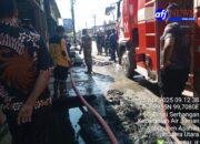 Camat Air joman Pimpin Langsung  Gotong Royong  Penyemprotan Saluran Air Yang Tumpat Akibat Tumpukan Sampah Para Pedagang