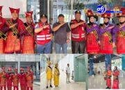 Petugas Customer Service Mobile (CSM) Berbusana Adat Sambut Penumpang di Terminal Penumpang Bandar Deli Pelabuhan Belawan