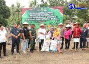 POLRES ACEH TENGGARA LAKSANAKAN PENANAMAN JAGUNG SERENTAK KUARTAL III DI DESA LAWE GER-GER