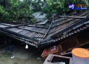 Akibat Hujan Dan Angin Kencang Rumah Warga Batu Tunggal Roboh