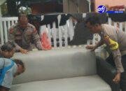 Personel Polres Pelabuhan Belawan Bantu Warga Martubung Bersihkan Rumah Pascabencana Banjir
