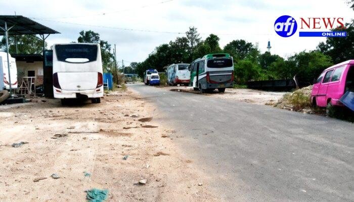 Bus Bebas Parkir Liar Sembarangan, Penegakan Aturan Menerima Setoran Kah ? ‎