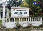 Bobroknya Pemerintahan Desa Sidomulyo Tinggi Raja Membiarkan Bendera Merah Putih Kusam Koyak Tetap Berkibar di Kantor Desa, Kaur Desa: “Masih Syukur Kami Naikkan”.