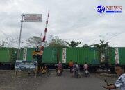 Lampu Nenong Palang Rel PT KAI Di Perlintasan Jalan Menuju Kampung Nelayan Indah Tidak Berfungsi