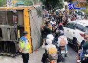 Diduga Kecelakaan Beruntun Di Akibatkan Rem Blong Truk Tronton