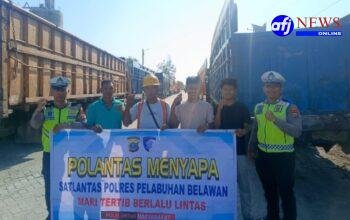 Sat Lantas Polres Pelabuhan Belawan Sosialisasikan Kamseltibcar Lantas kepada Sopir Truk di Pelabuhan Ujung Baru