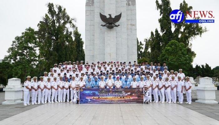 JEJAK PENGABDIAN 81 TAHUN TNI AL: KODAERAL I TABUR BUNGA, HORMATI JASA PARA PAHLAWAN DI TMP BUKIT BARISAN