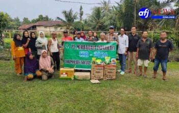 Komitmen Binaan : PT Marbaujaya Indahraya Grup Serahkan Bantuan Bibit Sayuran dan Peralatan ke Kelompok Tani ARJUNA